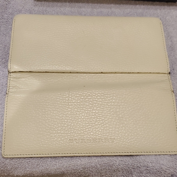 100%Auth Burberry Cream color Wallet Japan - Picture 3 of 14